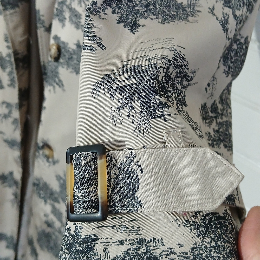 Classic Double-Breasted Trench Coat in Cream and Black Toile Print - Picture 6 of 12